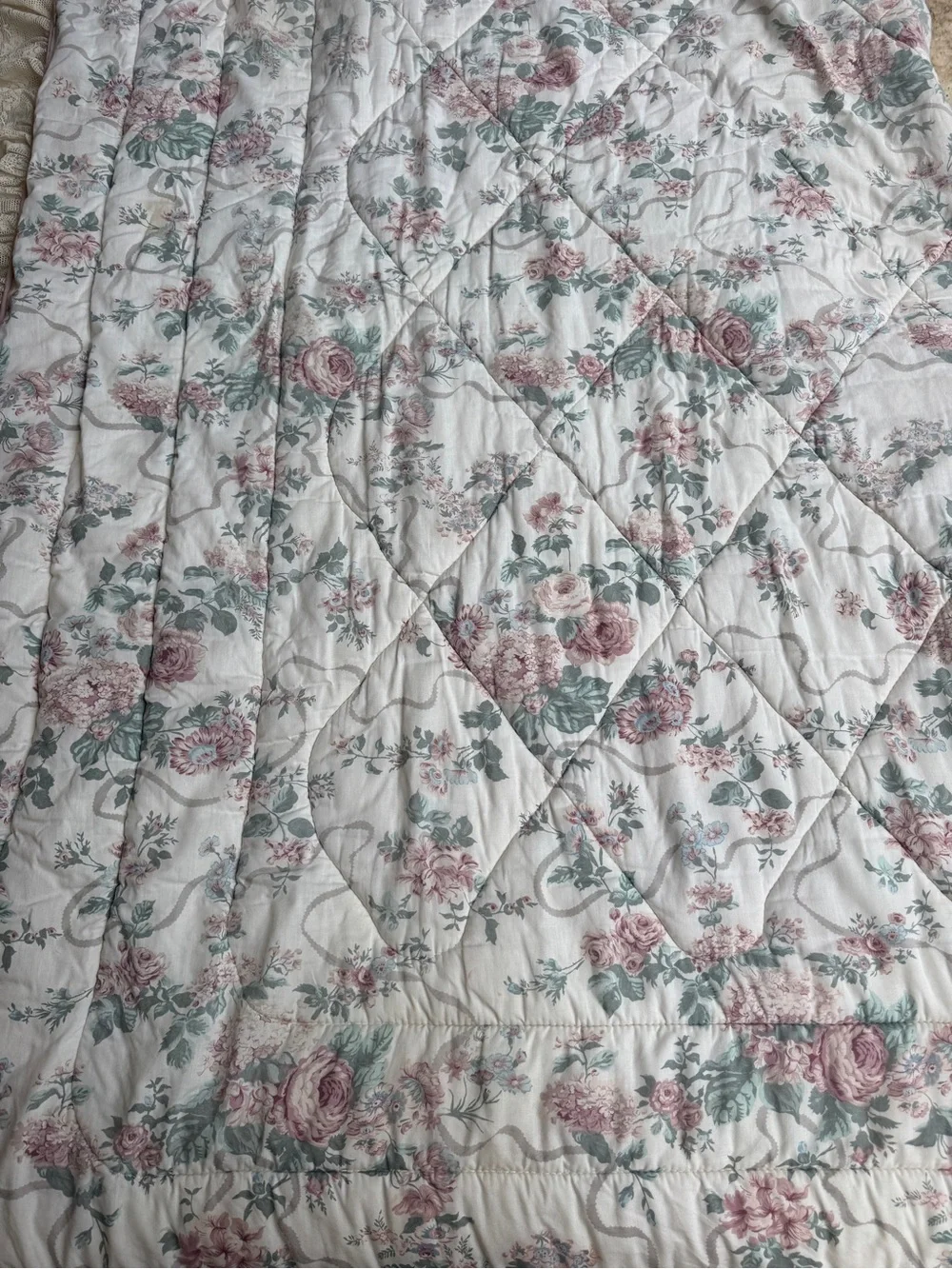 Vintage  70s 80s Floral Lace  Quilted Floral Comforter XLTwin/ Full